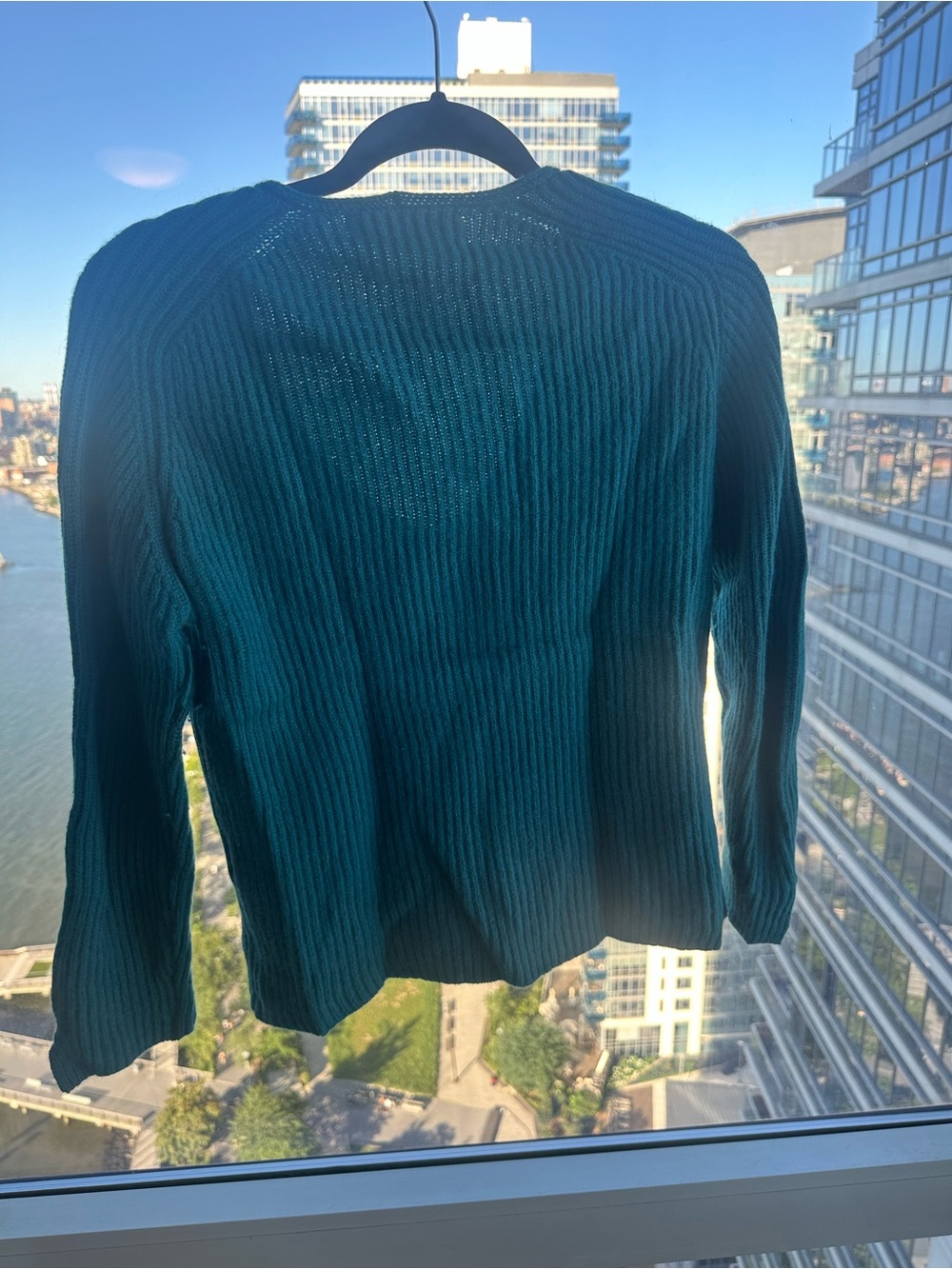 Scottish Wool Hand Made Ribbed V-Neck Sweater - Picture 3 of 3